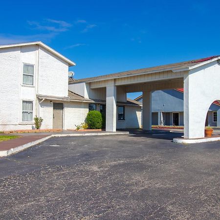 Studio Inn Extended Stay Oklahoma City Airport By Oyo Exterior photo