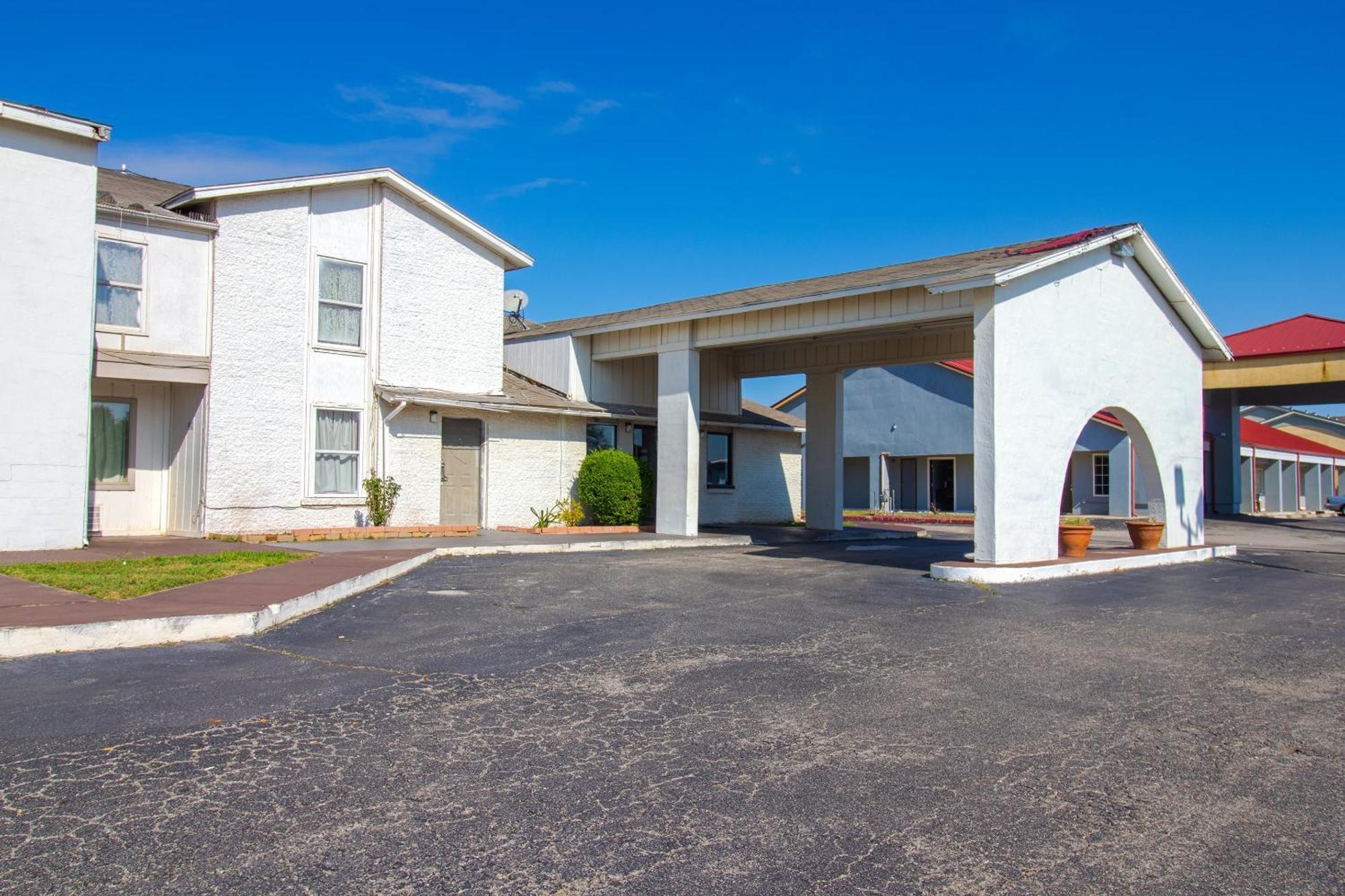Studio Inn Extended Stay Oklahoma City Airport By Oyo Exterior photo