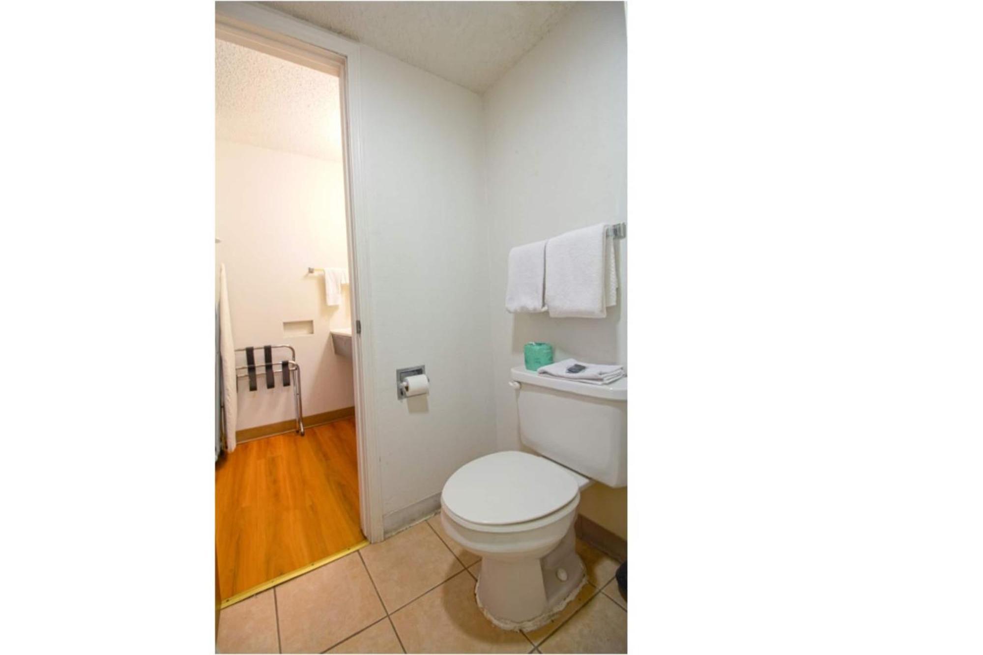 Studio Inn Extended Stay Oklahoma City Airport By Oyo Exterior photo
