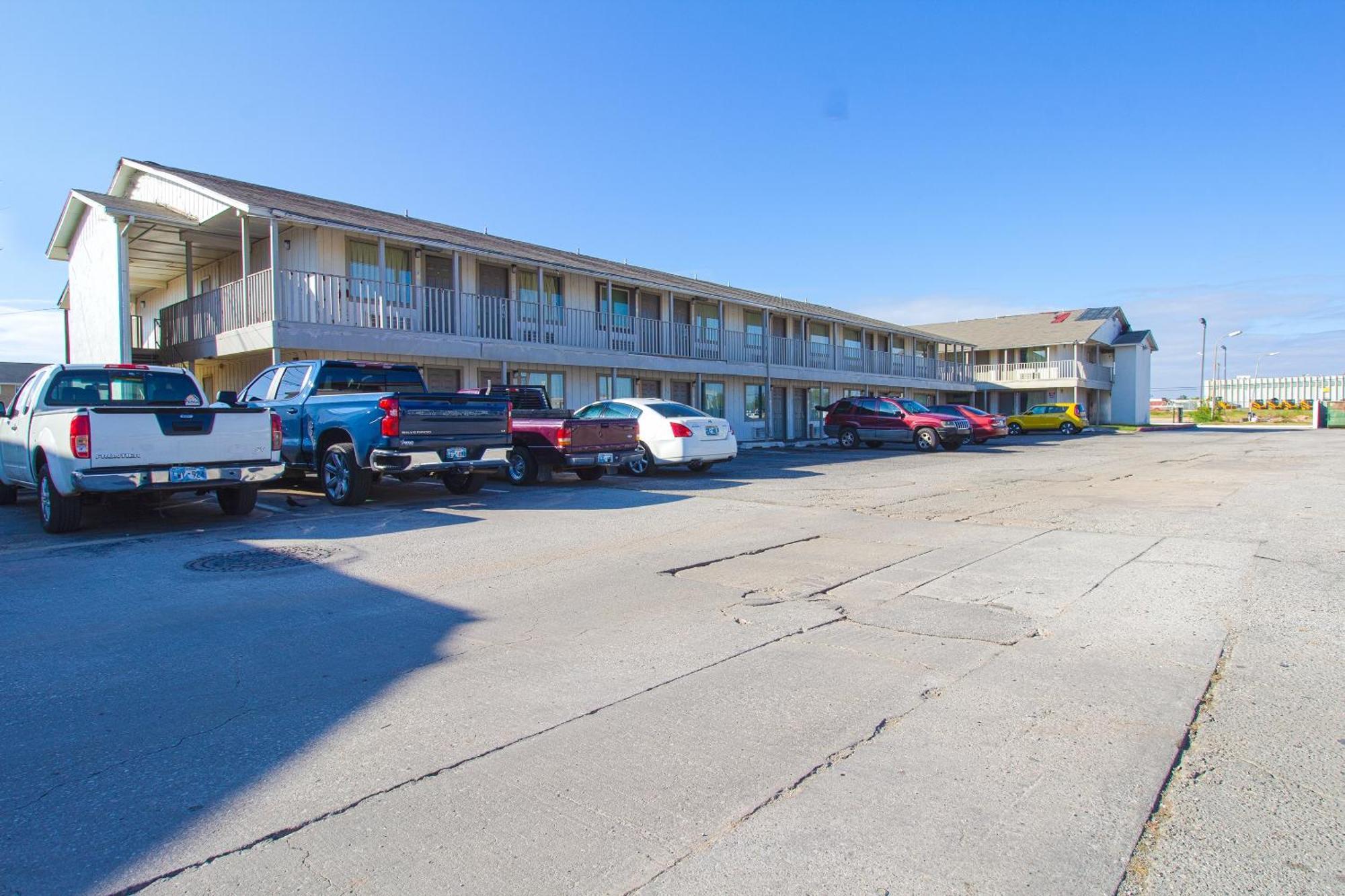 Studio Inn Extended Stay Oklahoma City Airport By Oyo Exterior photo