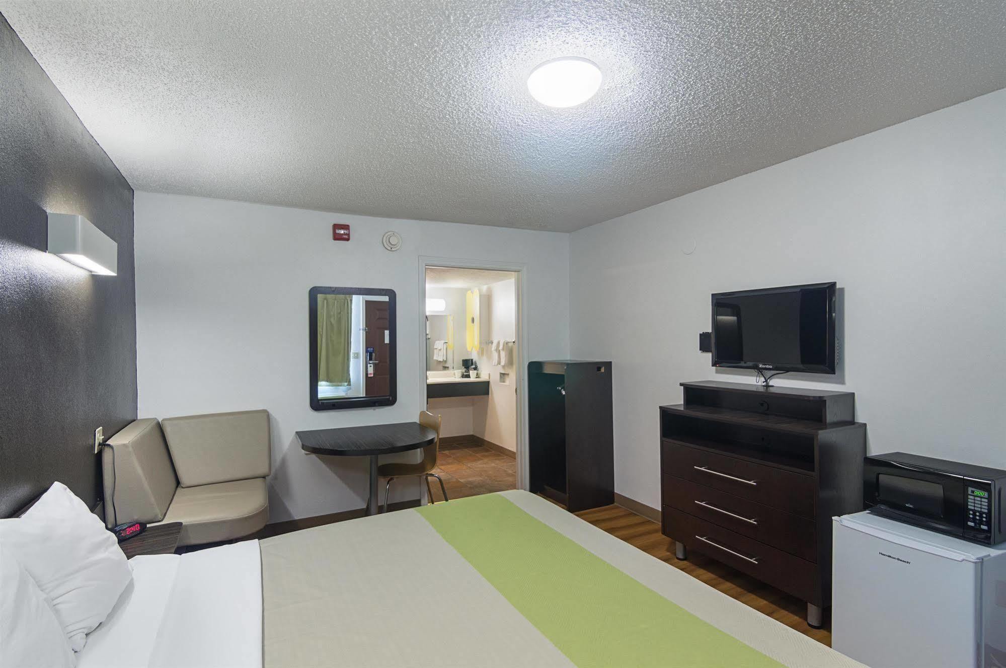 Studio Inn Extended Stay Oklahoma City Airport By Oyo Exterior photo